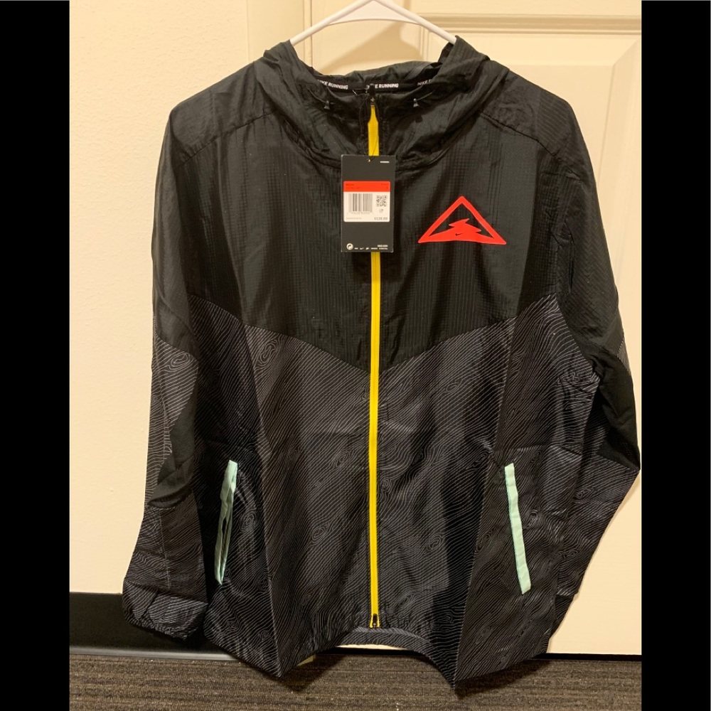 Nike Windrunner Men’s Hooded Trail Running Jacket